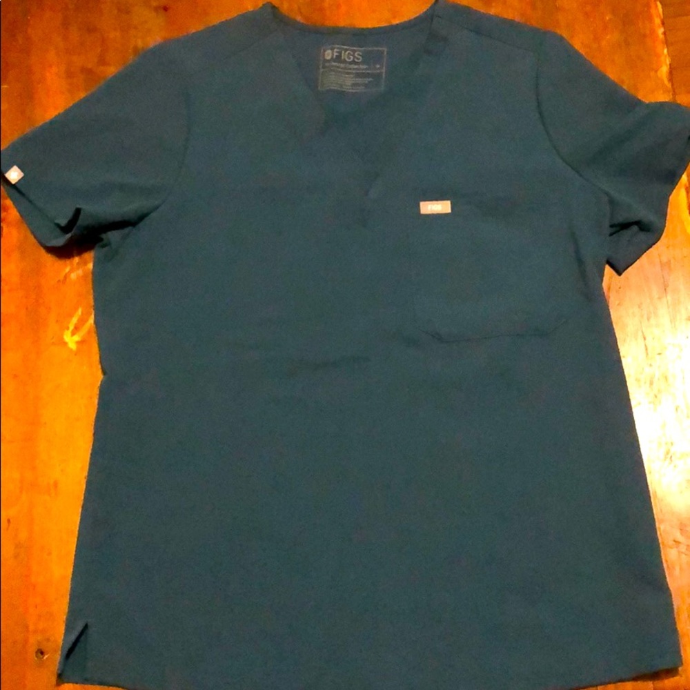 Figs scrub top